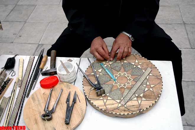 В Баку открылась выставка искусства города    Исфаган